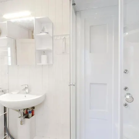 2 Bedroom Lovely In *